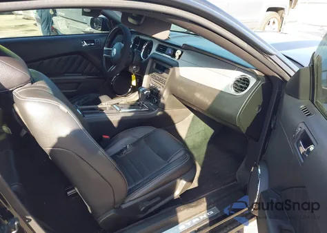 2011 Ford Mustang V6 Premium z USA, uszkodzony, nr VIN 1ZVBP8AM2B5153566